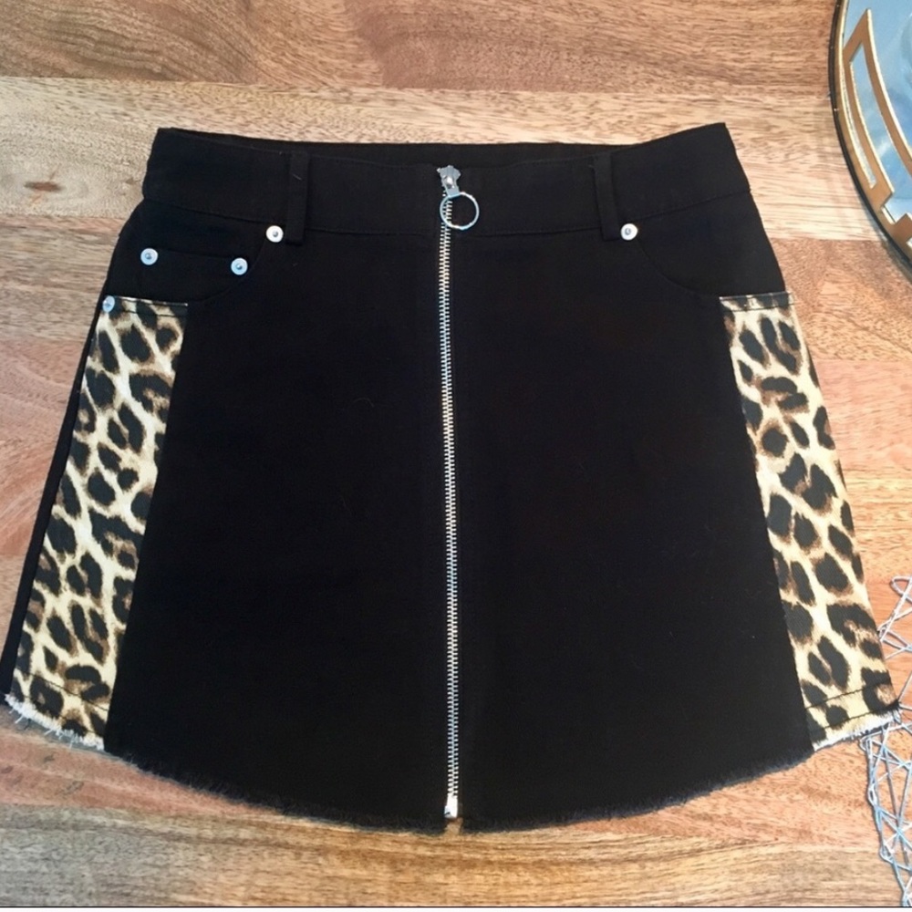 Cute Leopard & Black Front Zipper Skirt